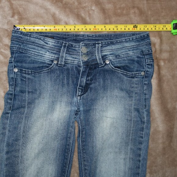 Lee Fits em All Lynn Rivet Blue Jeans - Ripped Distressed Knee - Waist 27x31.5 - Picture 2 of 12